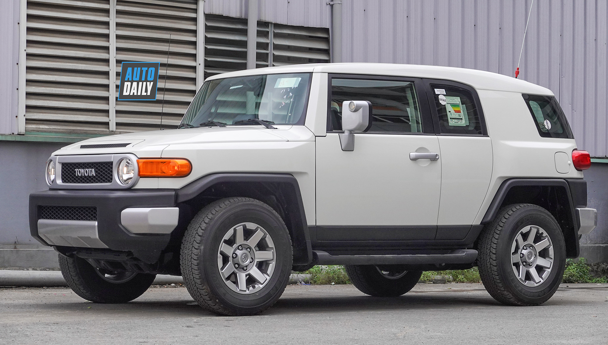 Ảnh chi tiết Toyota Fj Cruiser 2020 giá hơn 3,8 tỷ đồng